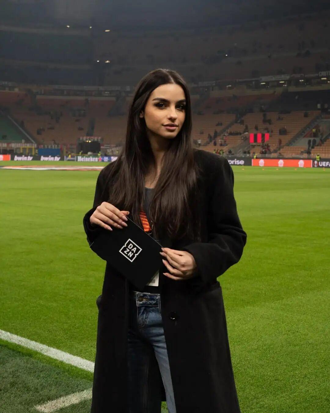 开云电子-性感丨意甲场边有道风景线