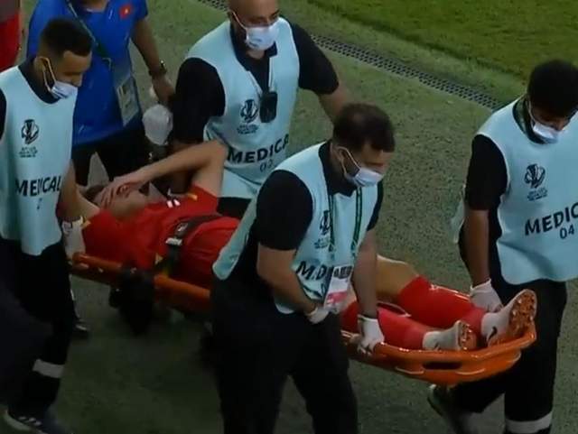 开云电子-早日康复！越南队后卫韧带撕裂将伤停9个月：他父亲整夜难眠！