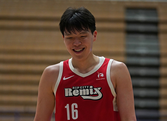 开云电子-最后10分钟遭弃用！杨瀚森背靠背15+9+5献暴扣 被肘击后下场|太阳|NBA发展联盟|菲尼克斯太阳队|杨翰森|nba_新浪体育_新浪新闻