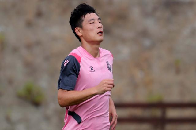 开云电子-西班牙人结束拉练 武磊热身赛表现尚可却仍需磨练